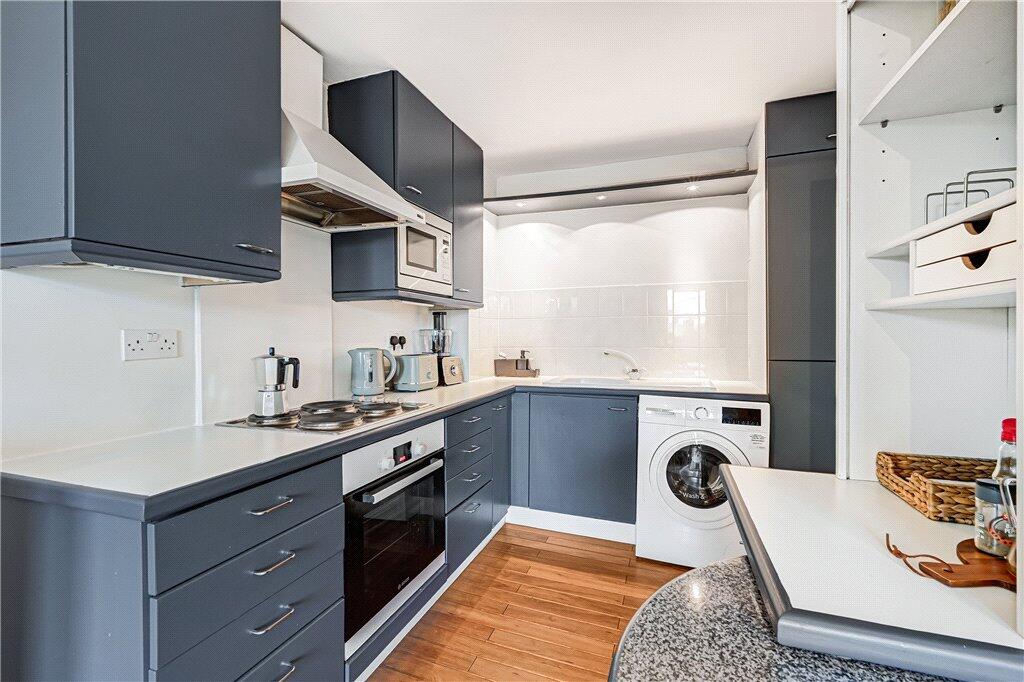 Apartment in London, Royal Borough of Kensington and Chelsea - More