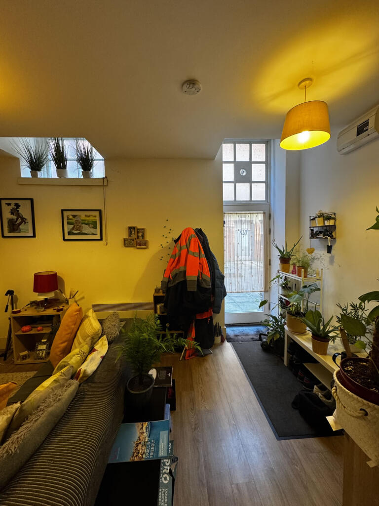 Apartment in Salford, Greater Manchester - View 4