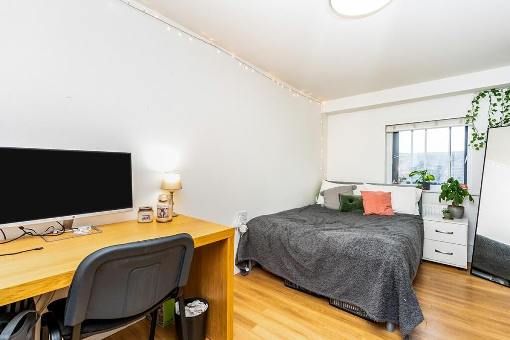 Apartment in Southampton - View 4