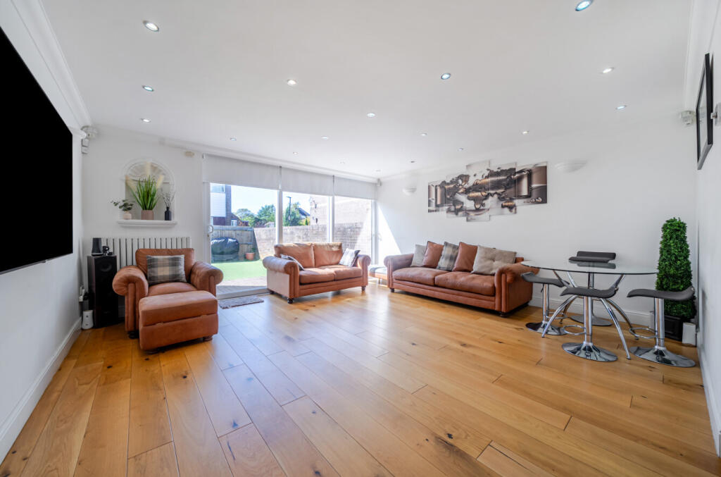 House in London, Royal Borough of Greenwich - View 2