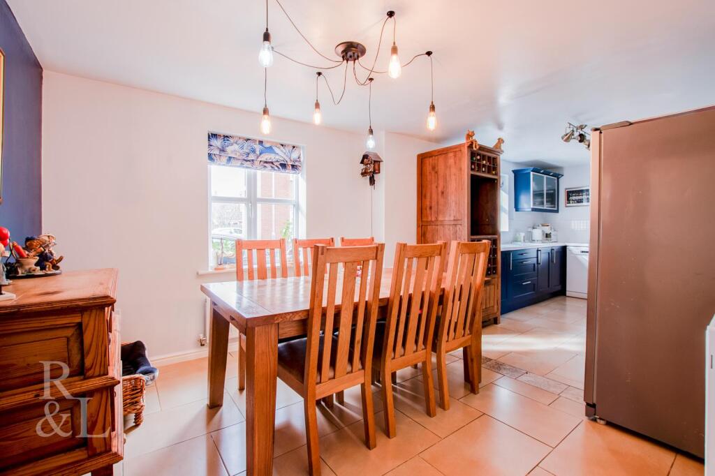 House in Rushcliffe, Ruddington - More