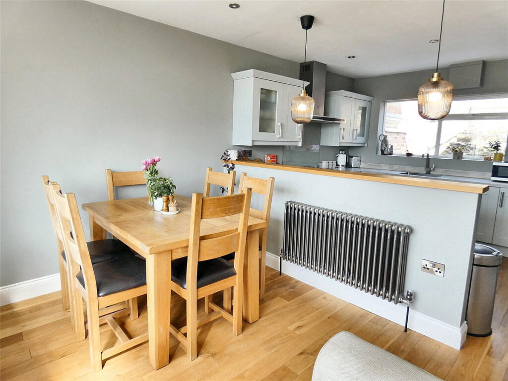 2 Woodside, Leyburn DL8 5DX photo 2