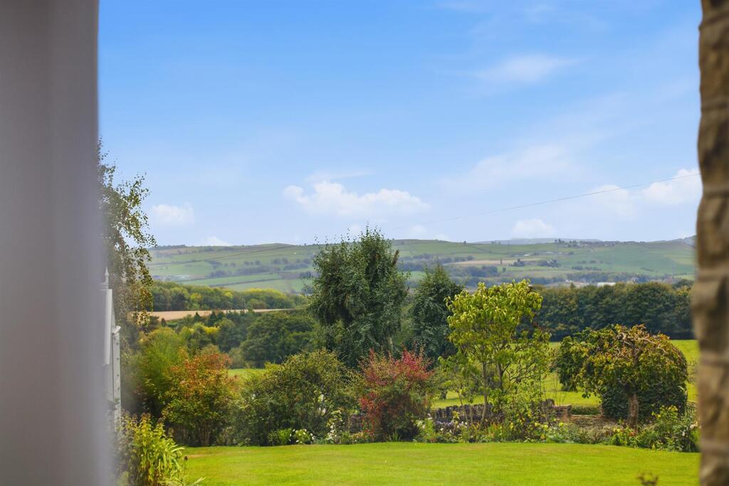 House in Wakefield - View 4