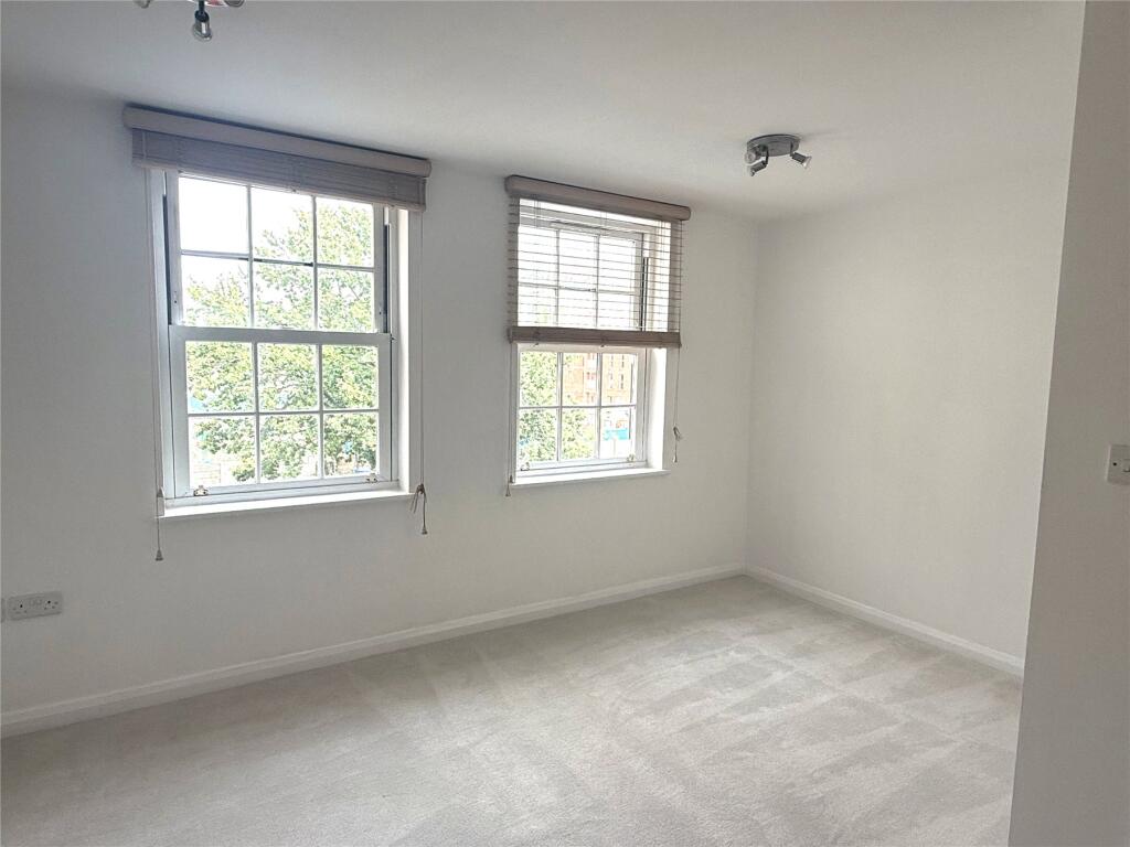 Apartment in Slough - View 4