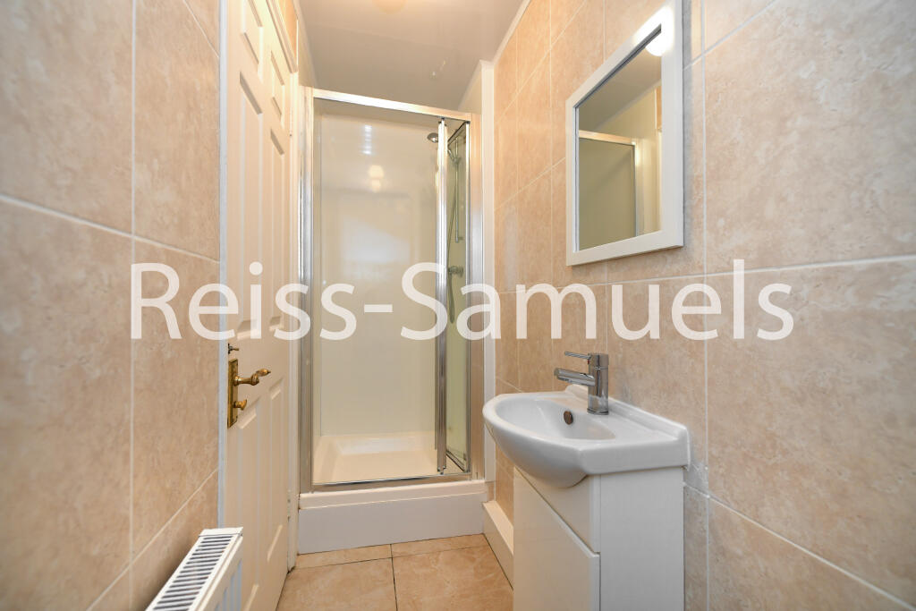 5 bedroom terraced house for rent