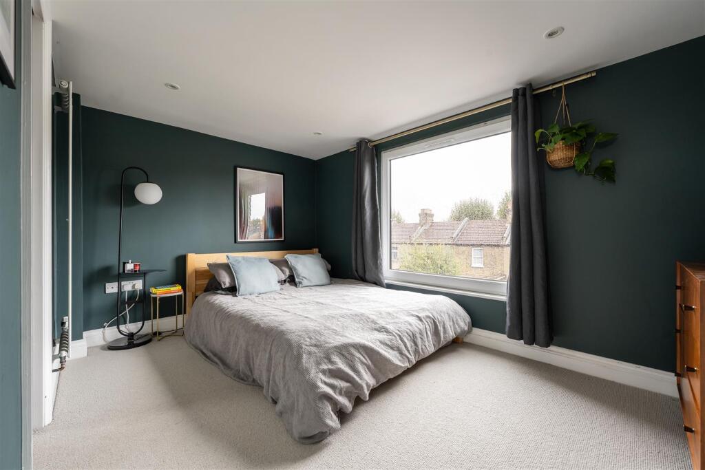 House in London - View 5