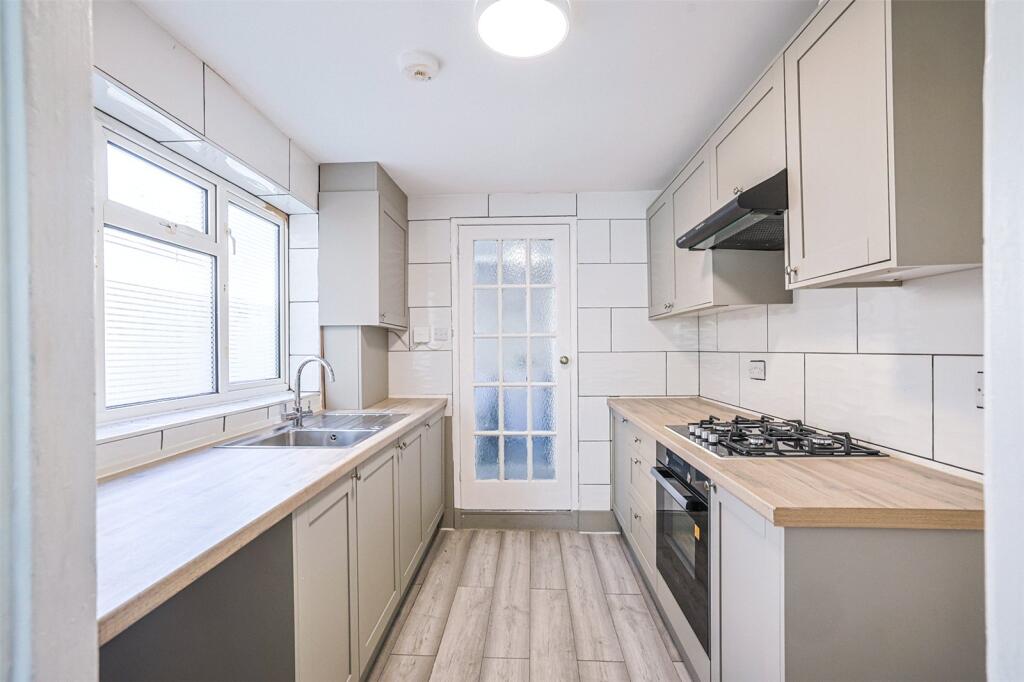 House in Gravesham, Gravesend - More
