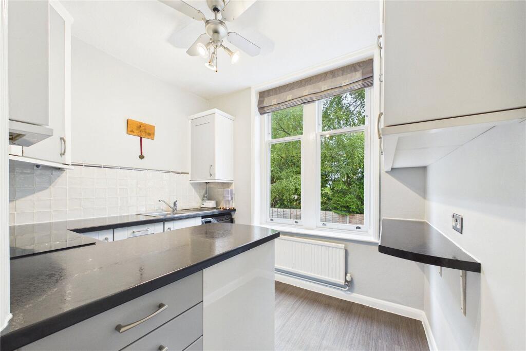 Apartment in Surrey Heath, Surrey - View 5