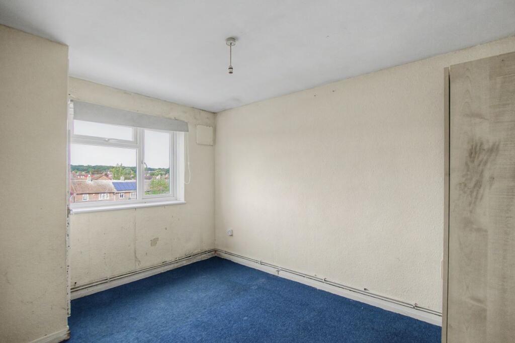 30 Manford Court, Manford Way, Chigwell, Redbridge, IG7 4DP photo 3