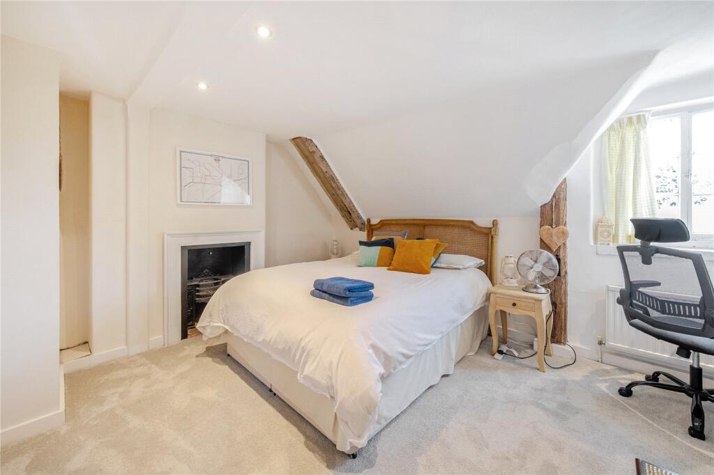 House in Milton Keynes, Buckinghamshire - View 2