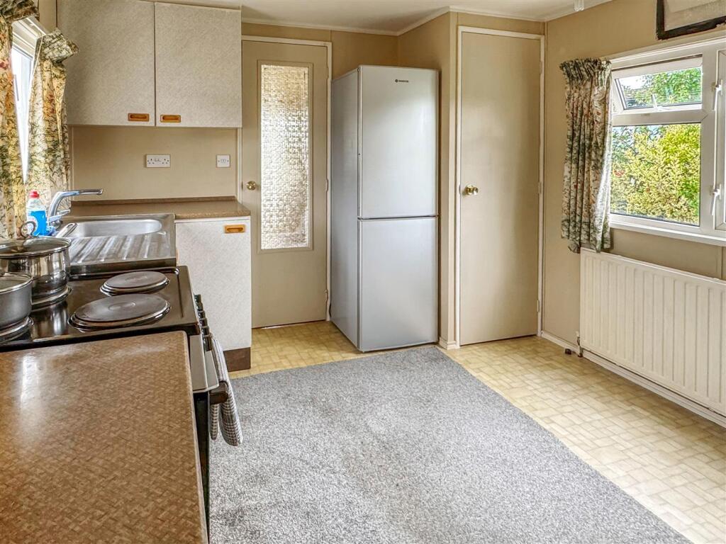 Thornlea Court, Littlehampton photo 3
