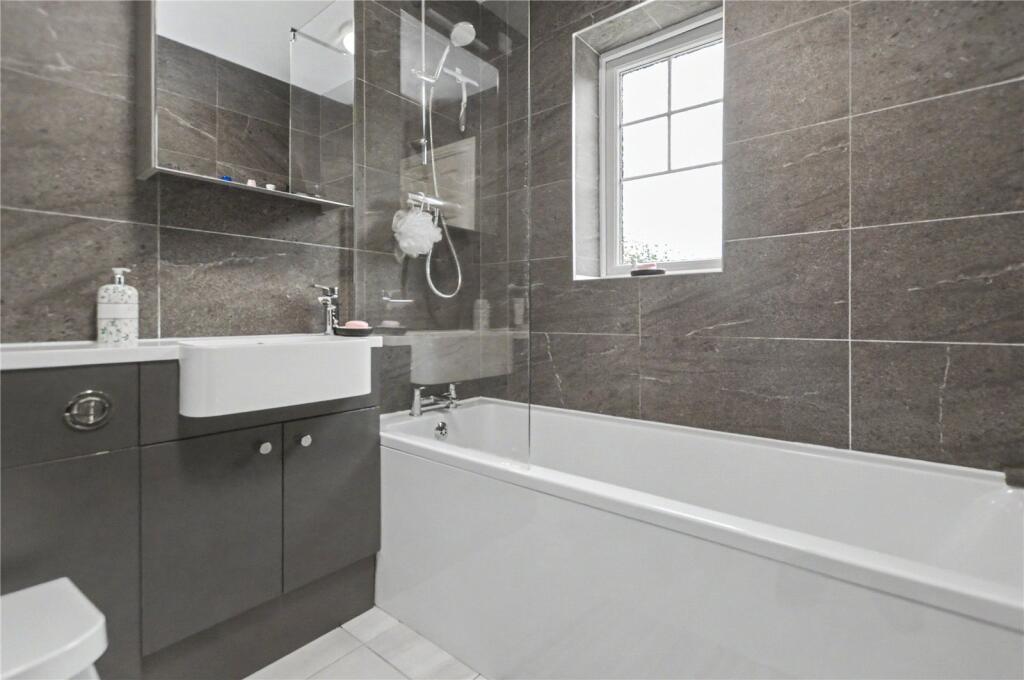 House in Leeds, Howlett Cross - View 4