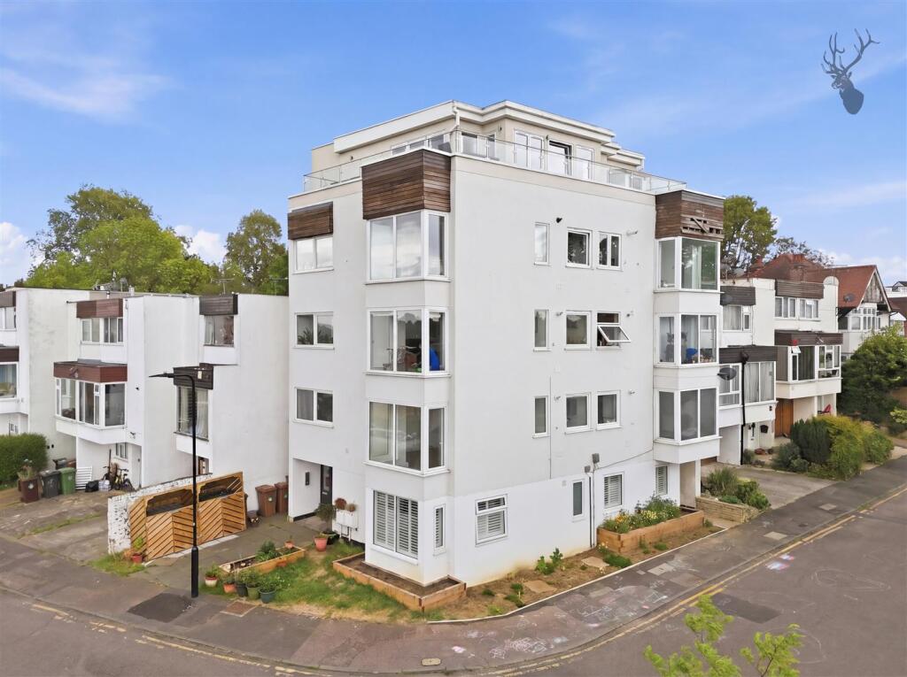 Main image of property: Echo Heights, London