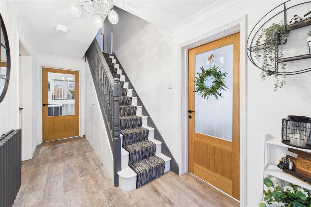 4 bed detached - Forest Edge Way, Burton-On-Trent image 3