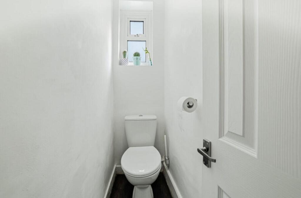Apartment in Southend-on-Sea, Essex - View 4