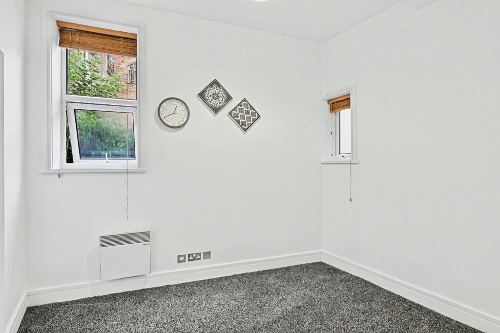 Apartment in Northampton, Semilong - More
