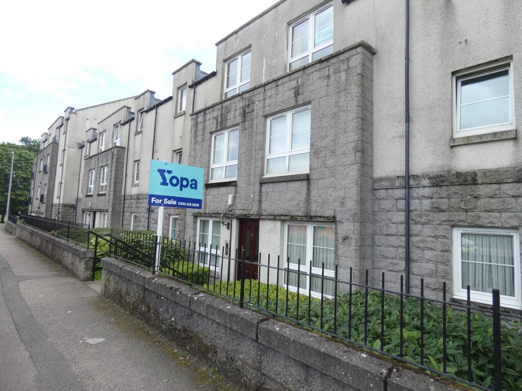 2-bed flat on Eday Road, Aberdeen, AB15, £100,000