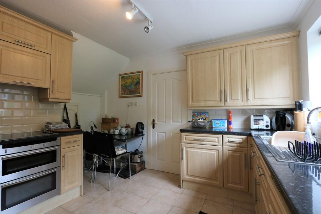 Farm Drive, Cyncoed photo 3