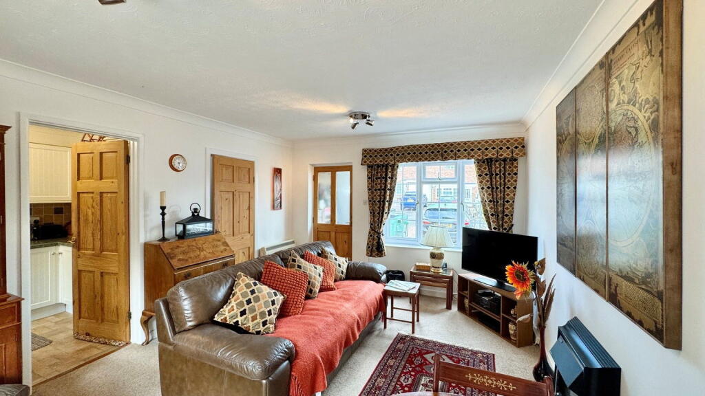 House in Kintbury, West Berkshire - More