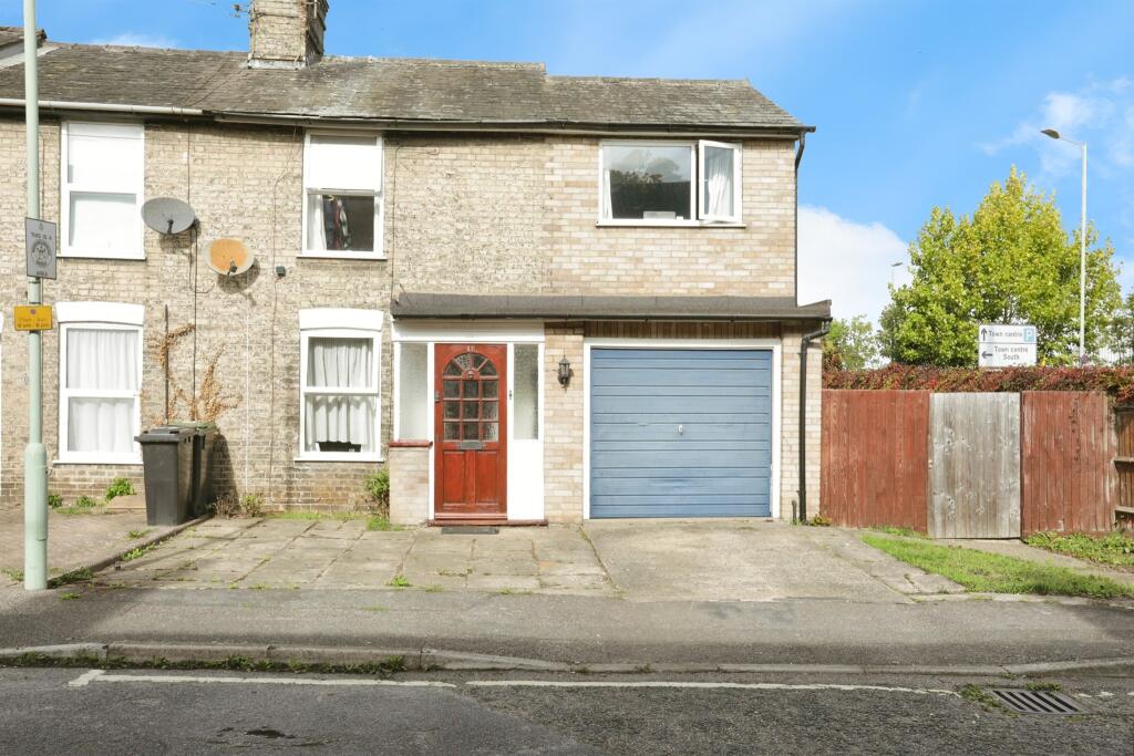3-bed terraced on Lime Tree Place, Stowmarket, £200,000