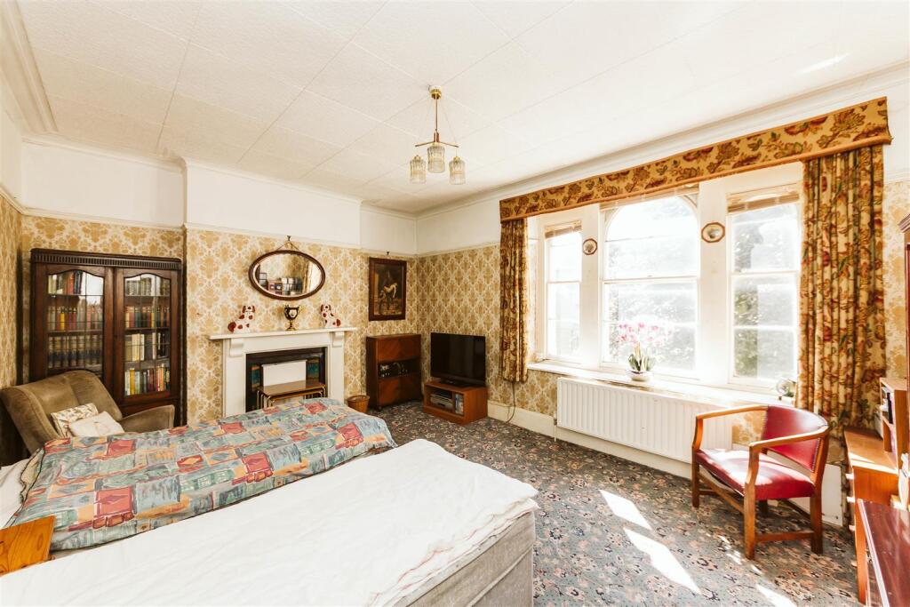 Ashgrove Road | Redland - More