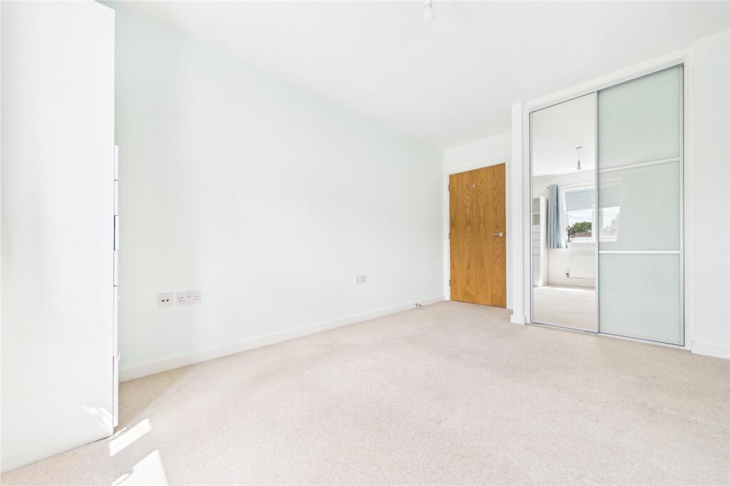 Apartment in Reading, Holybrook - More