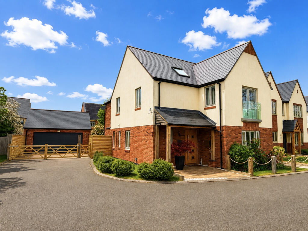 Main image of property: Lighthorne Village, STAR BUY, Luxury Interior