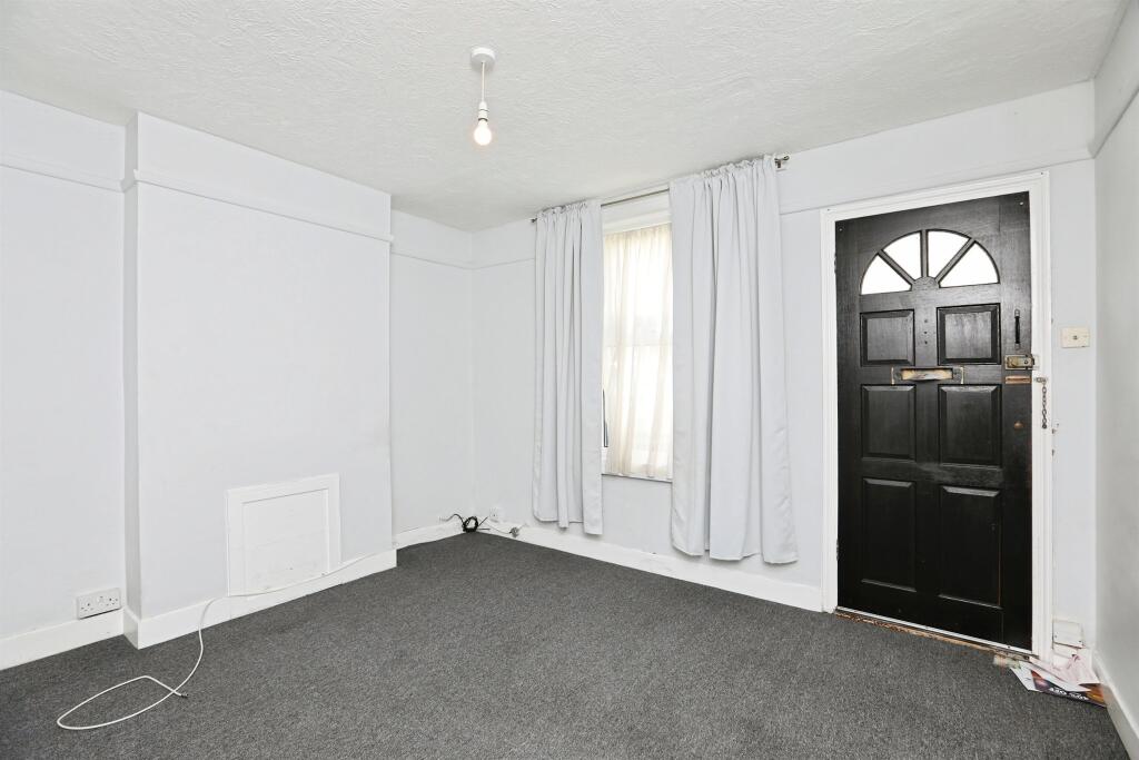 House in Swale, Grove Park, Regent Quay - View 2