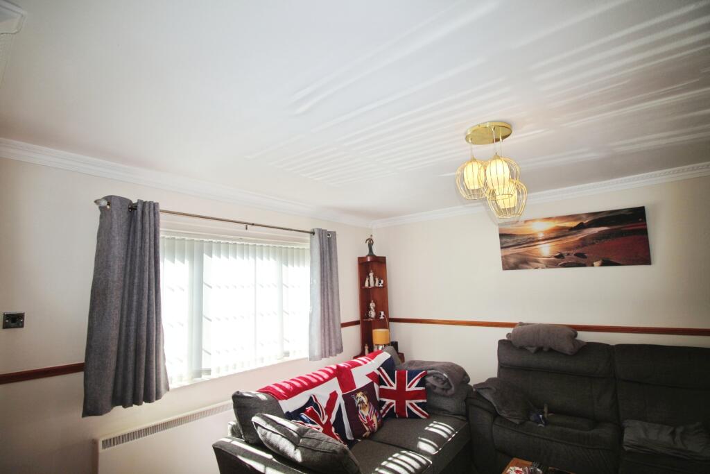 Parkhill Crescent, Wakefield, WF1 photo 2