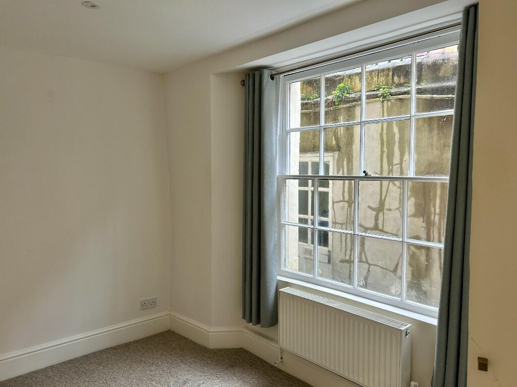 Apartment in Bath, Walcot - More