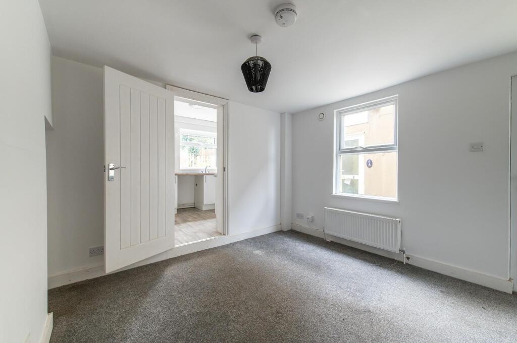 House in Dartford - View 4