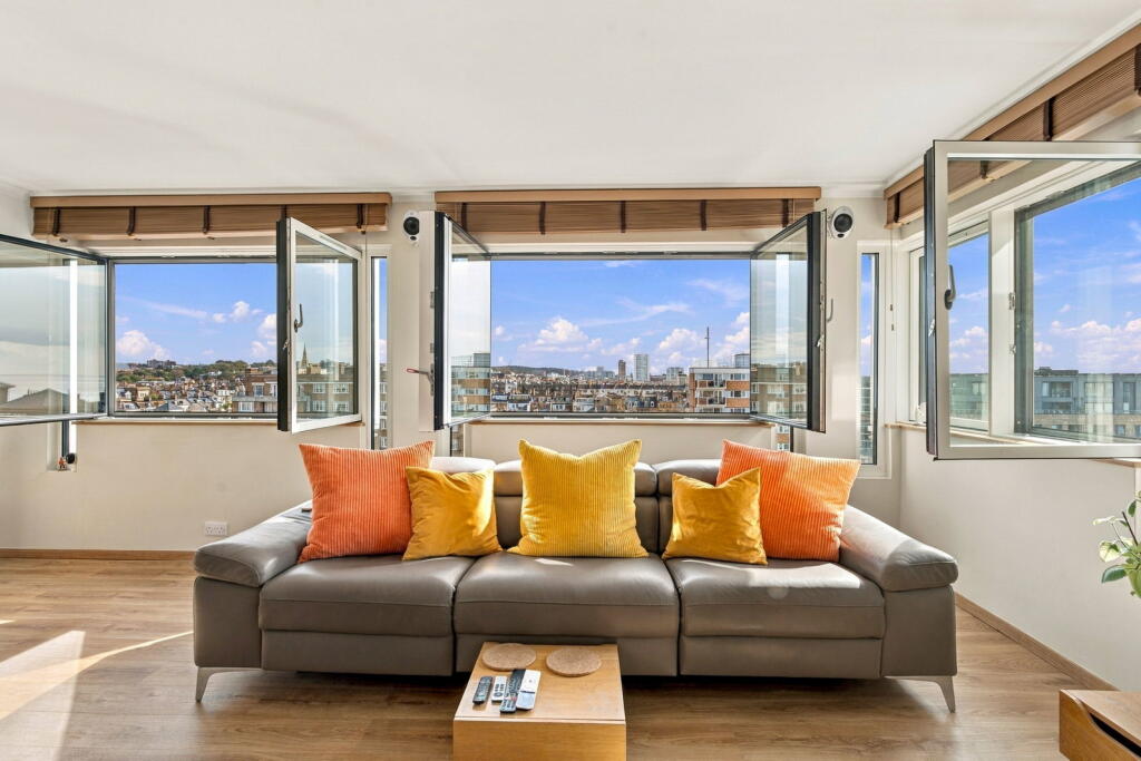 Apartment in Brighton - View 4
