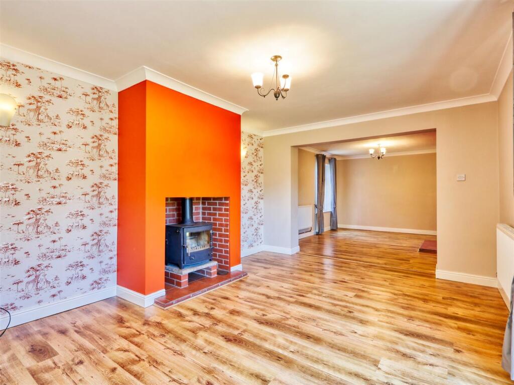 House in North East Derbyshire, Pilsley - More