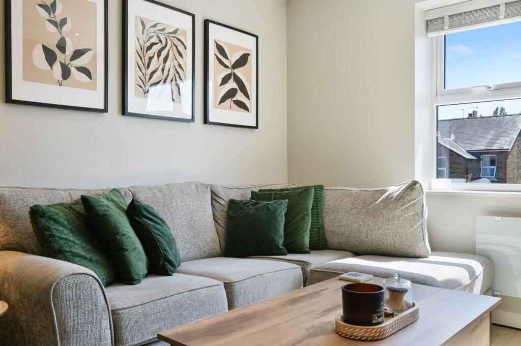 Apartment in Epsom - More