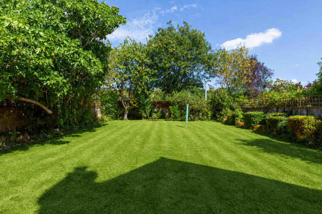 House in London - View 2