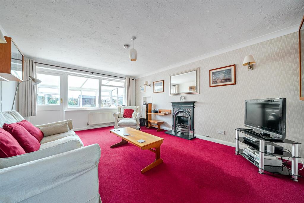 Wentworth Close, Barnham photo 3