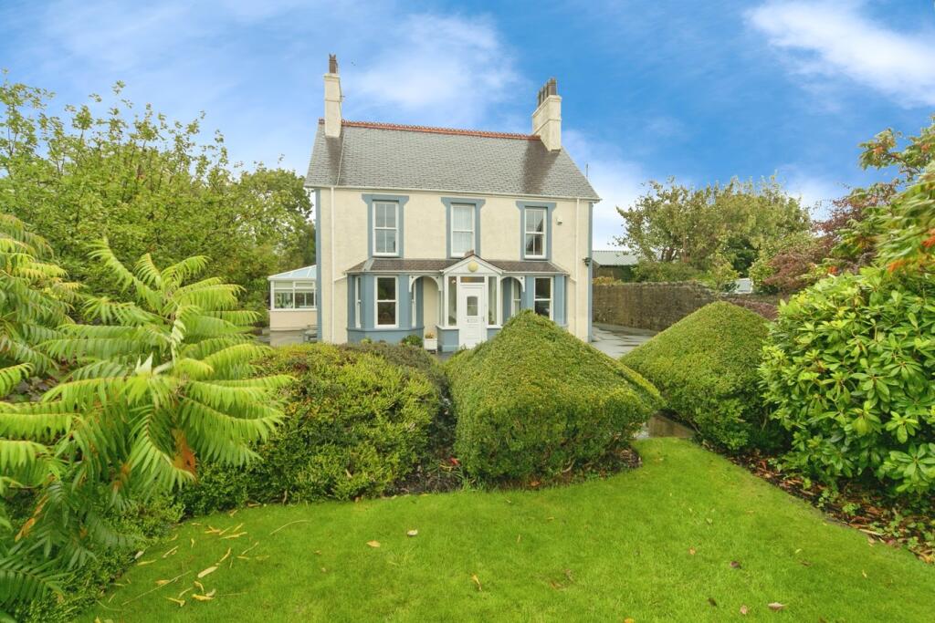 4-bed detached on Ffordd Caergybi, Llanfairpwllgwyngyll, LL61, £495,000