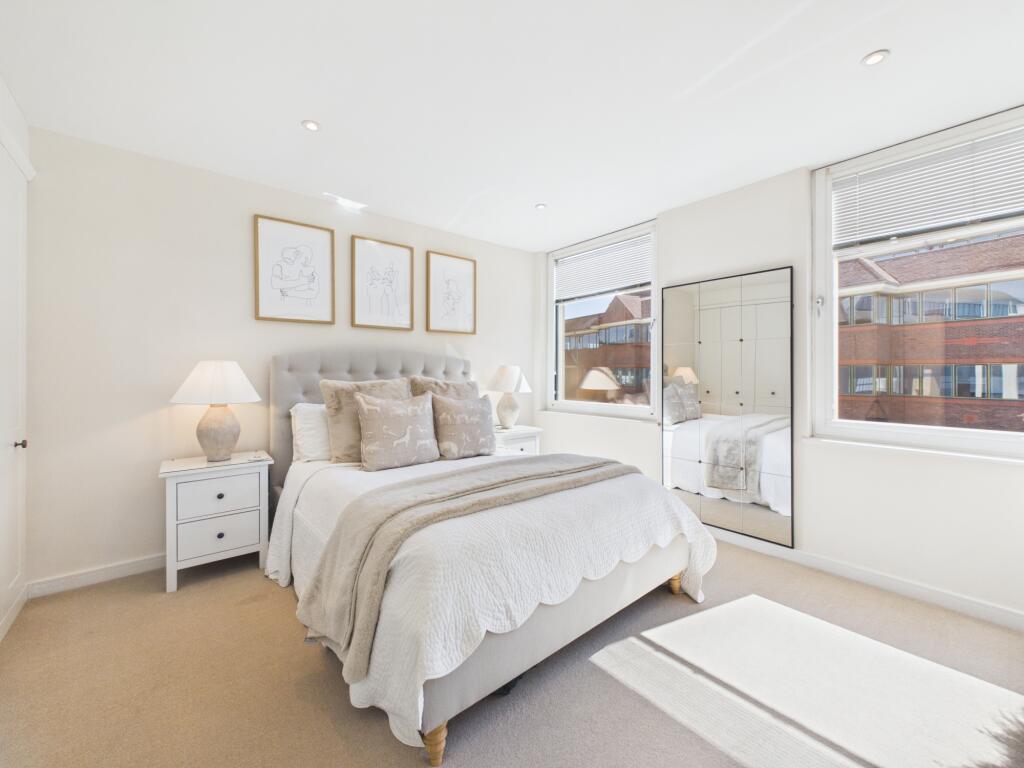Apartment in Horsham, West Sussex - View 3