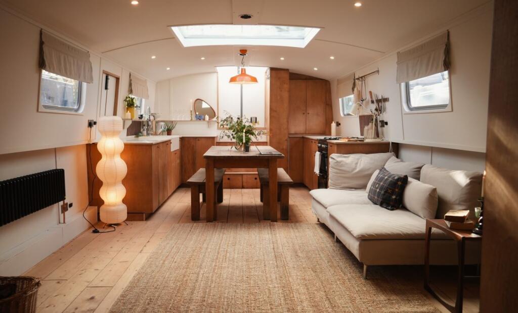 Main image of property: Pomeroy House Boat Willow Tree Marina, Hayes, Middlesex, UB4 9TB