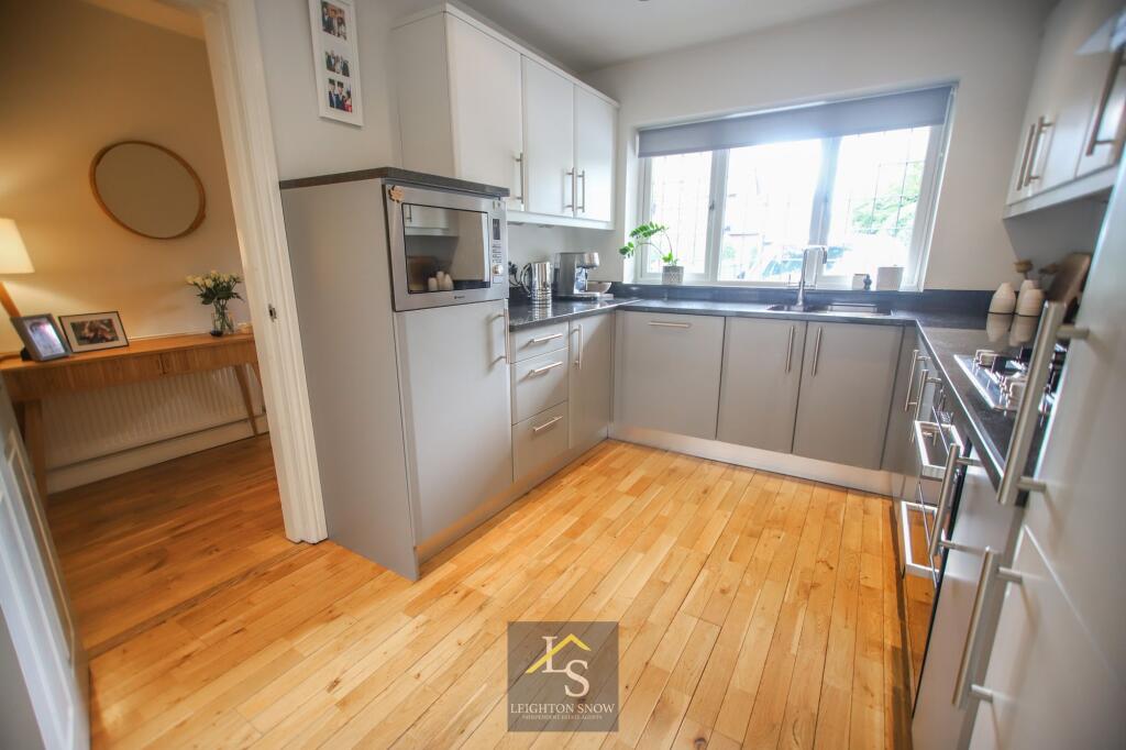 Bramhall Lane South, Bramhall, SK7 photo 2