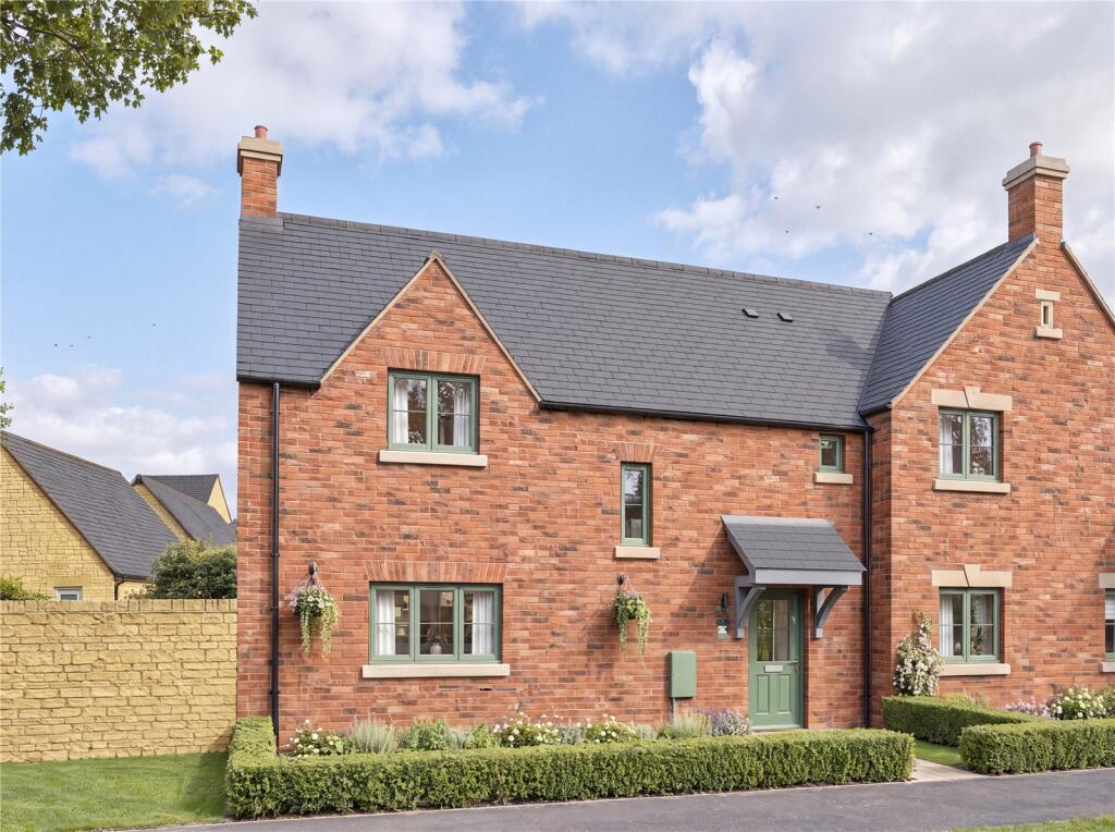 Main image of property: 166 Ellenbrook, Stow Road, Moreton-In-Marsh, Gloucestershire, GL56