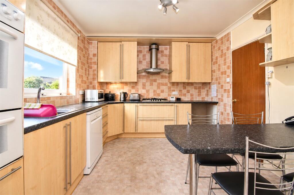 Apartment in West Kirby, Grange - View 4