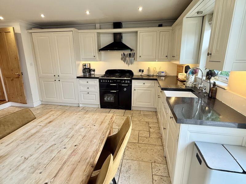 House in Redhill - View 3