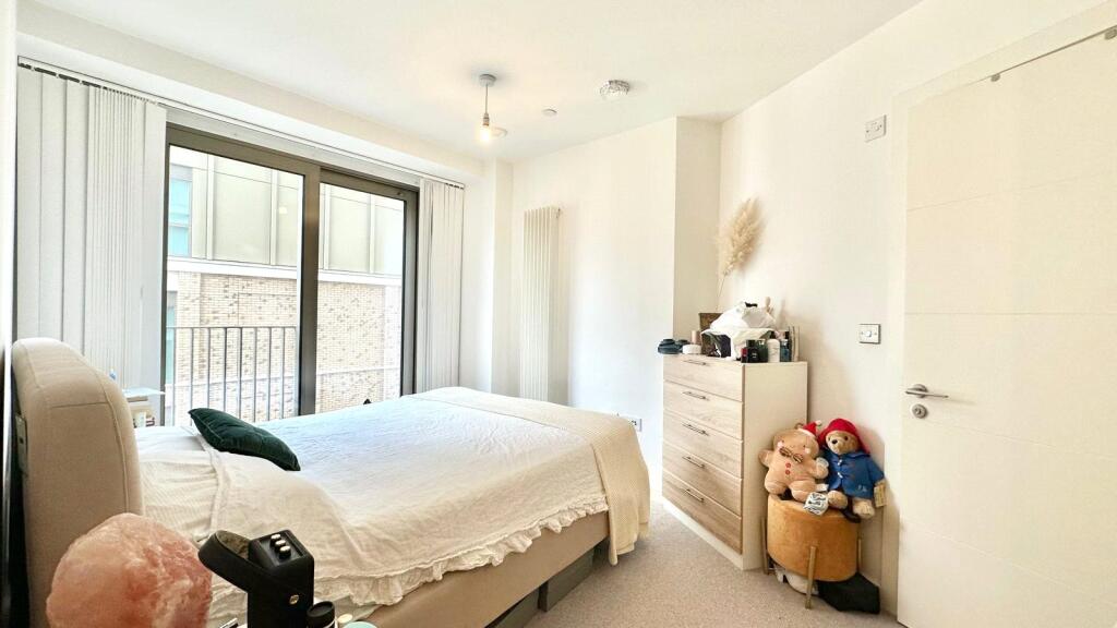 Western Gateway, London, E16 photo 4