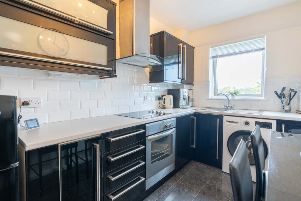 Apartment in Motherwell, North Lanarkshire - View 5