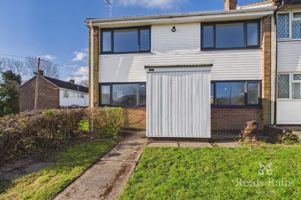 Main image of property: Grasscroft Close, Chesterfield, Derbyshire, S40