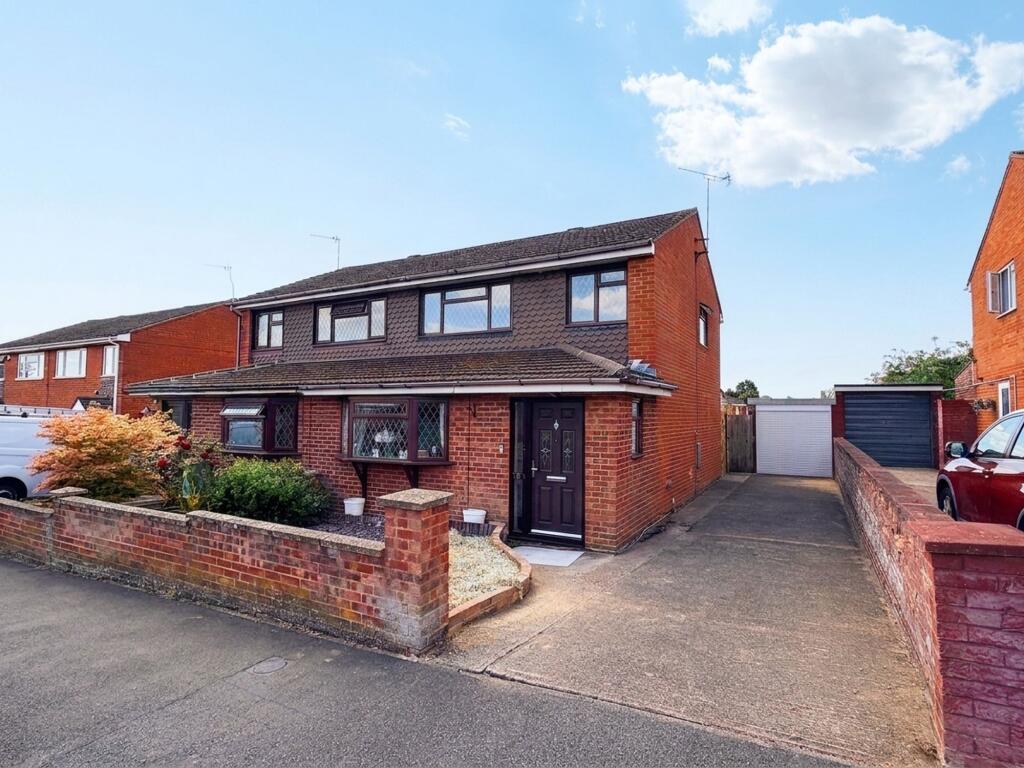 3-bed semi-detached on Ross Way, Bletchley, MK3, £320,000