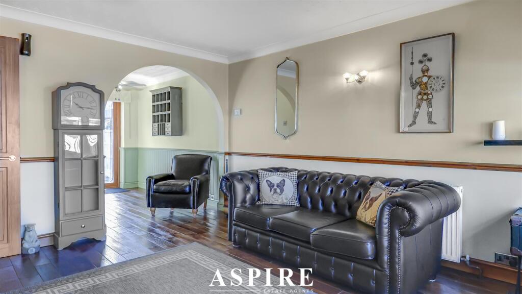 House in Castle Point, Canvey Island - View 3