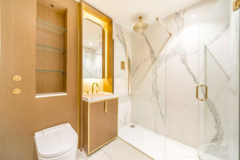Apartment in London, Soho - View 5