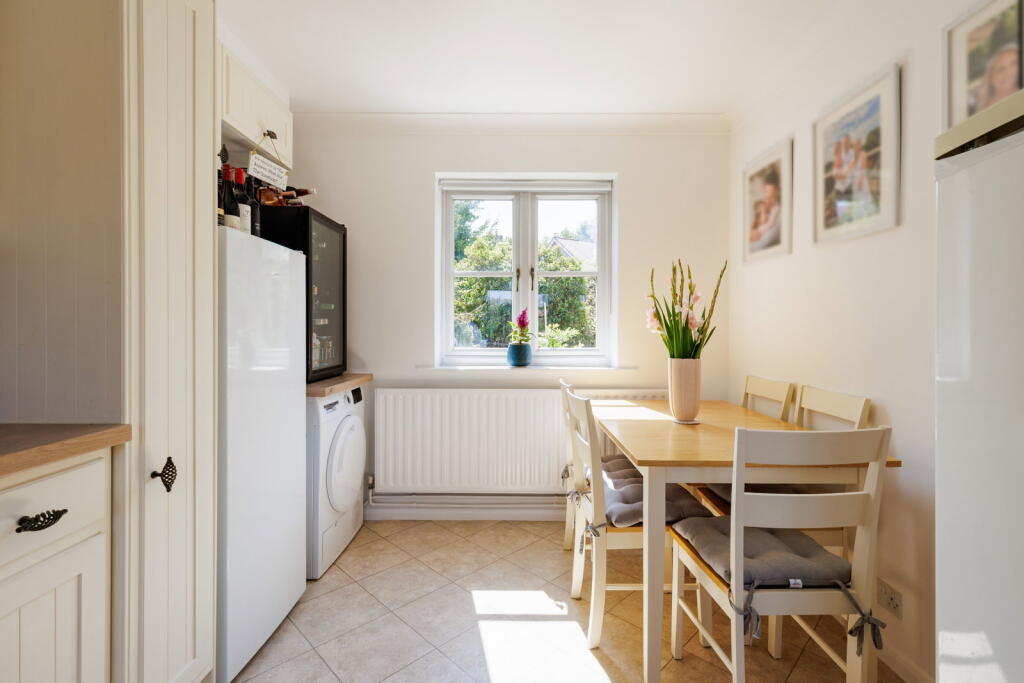 Bramley Park Court, Park Drive, Bramley, Guildford, GU5 0JZ photo 4
